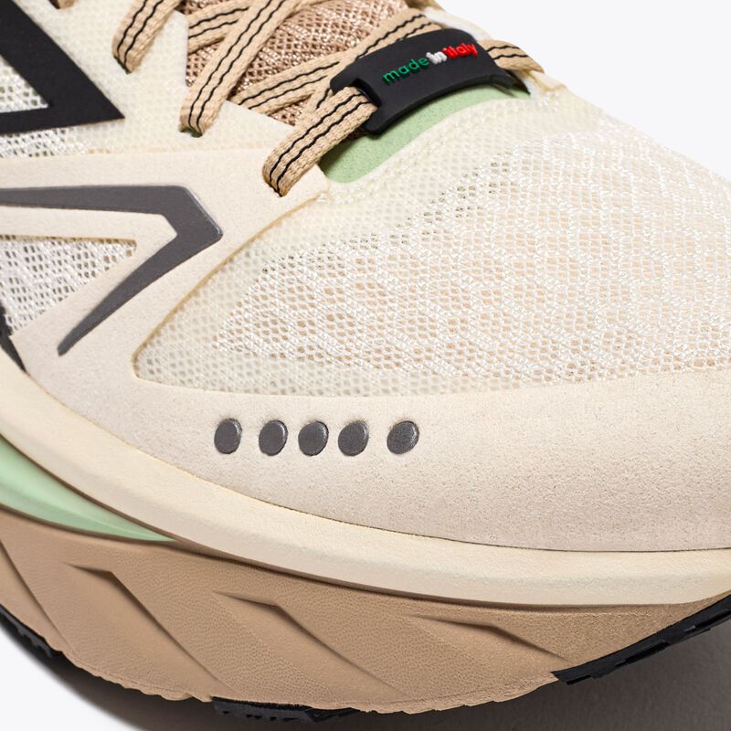DIADORA ATOMO V7000-2