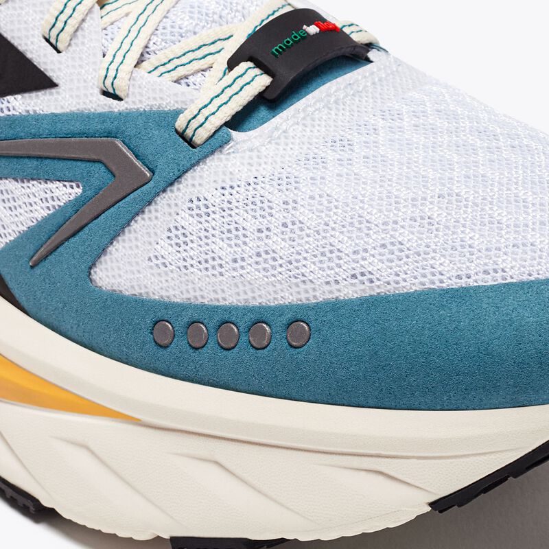 DIADORA ATOMO V7000-2