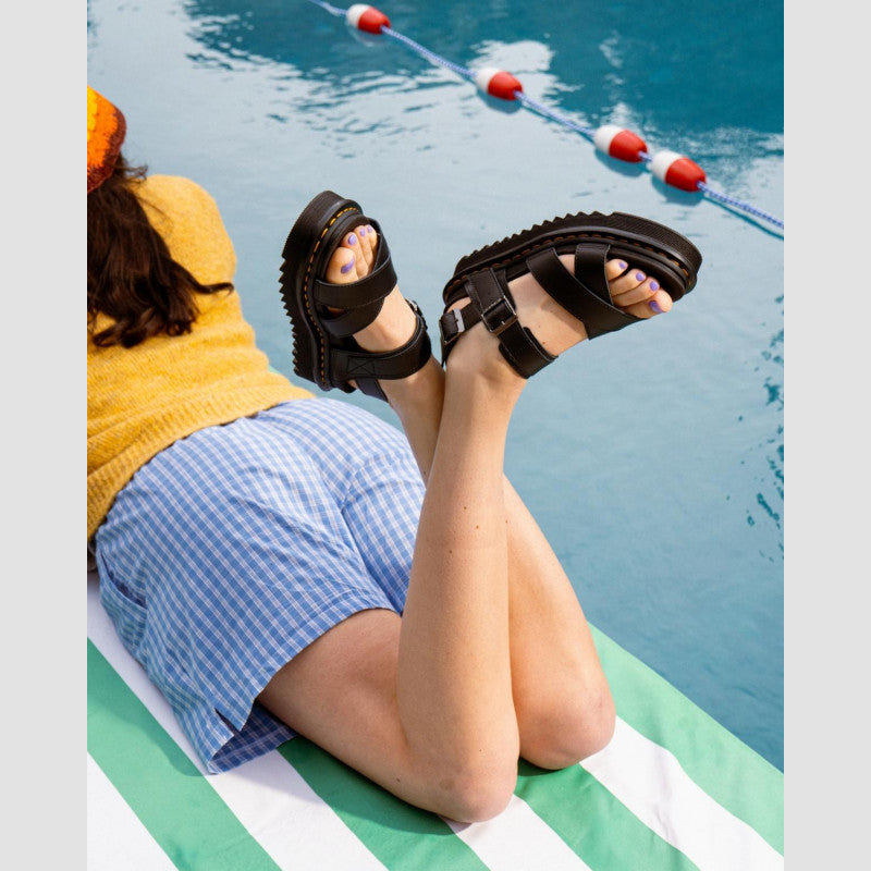 Dr. Martens VOSS II Black Athena