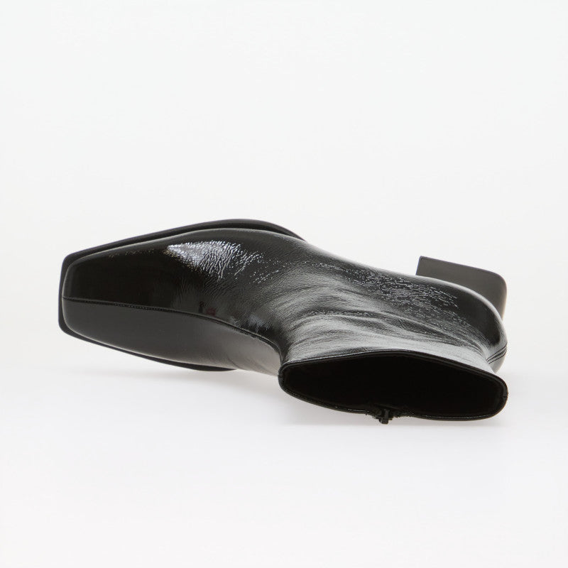 Vagabond Hedda Black