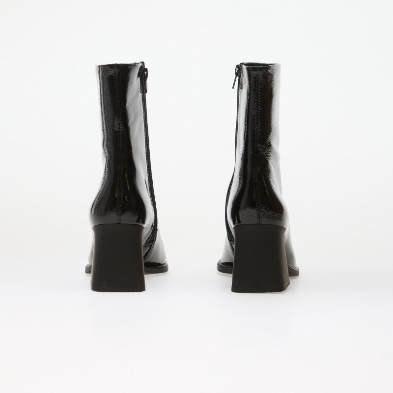 Vagabond Hedda Black