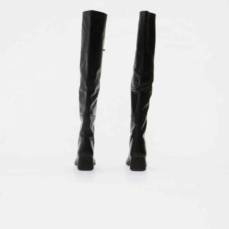 Vagabond Livia Black