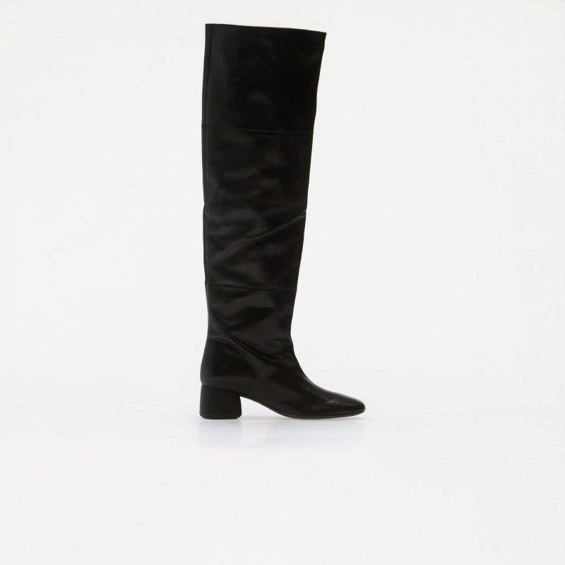 Vagabond Livia Black