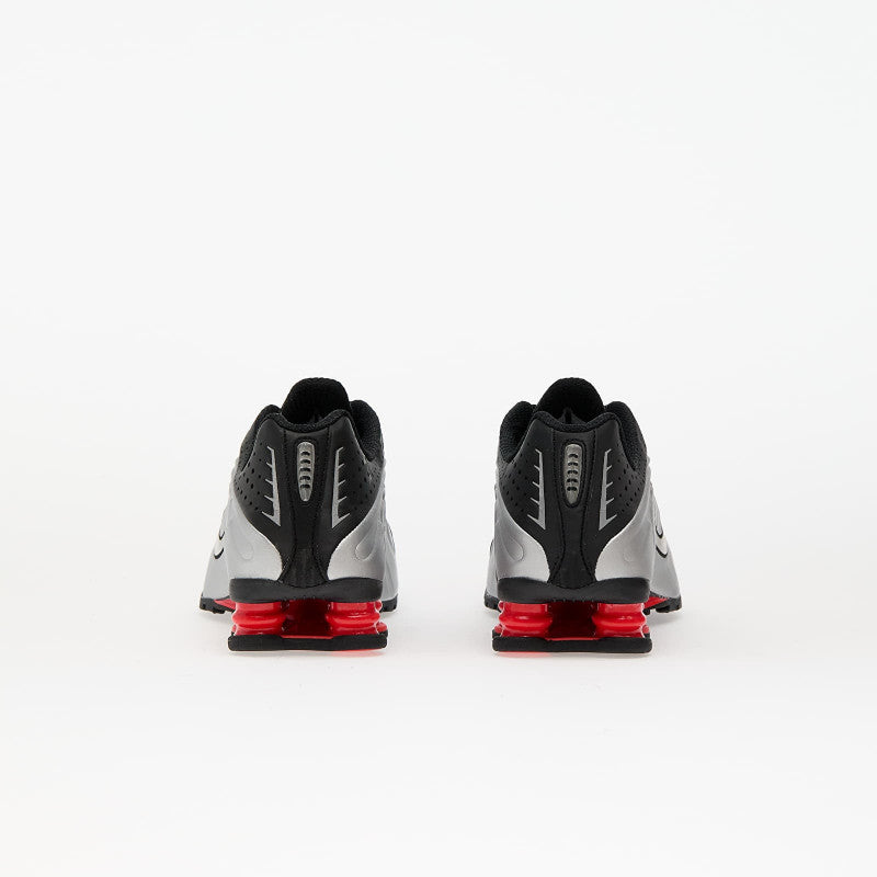 Nike Shox R4 Black/ Mtlc Silver-Lt Crimson
