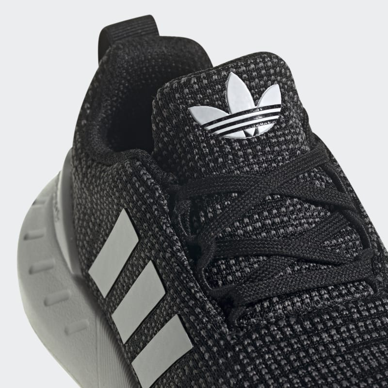 adidas Swift Run 22
