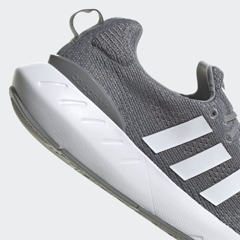adidas Swift Run 22
