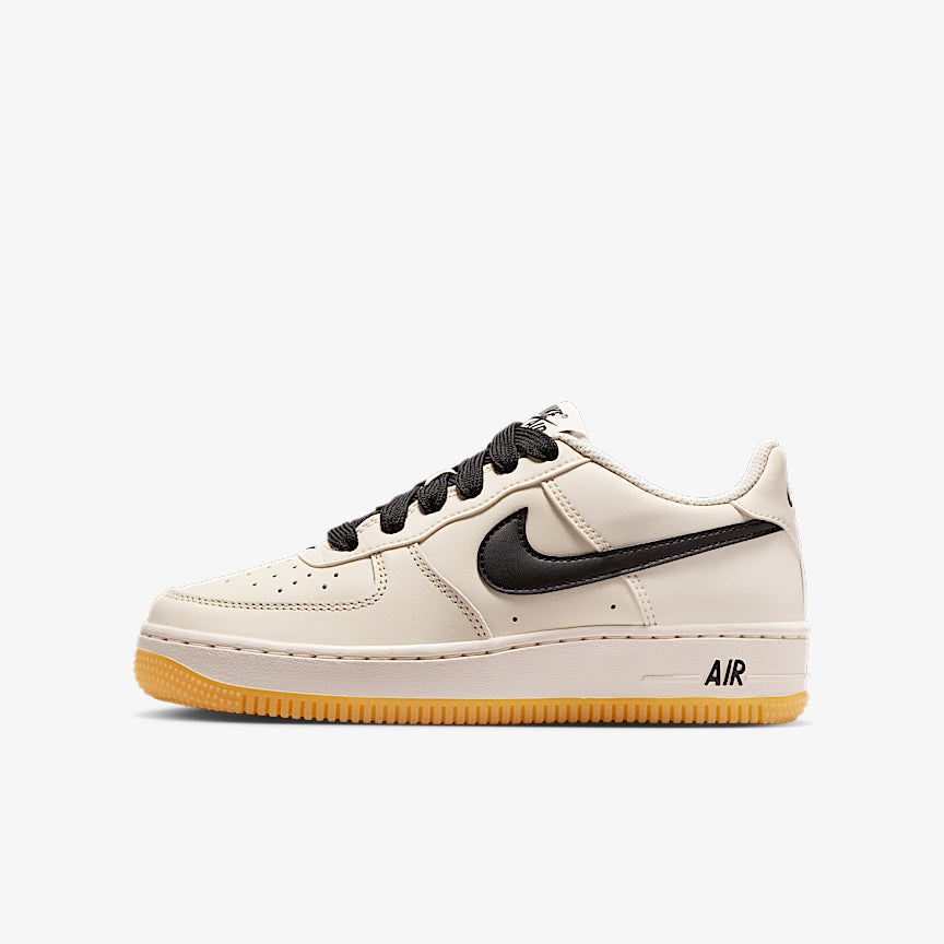 Nike Air Force 1 LV8 3