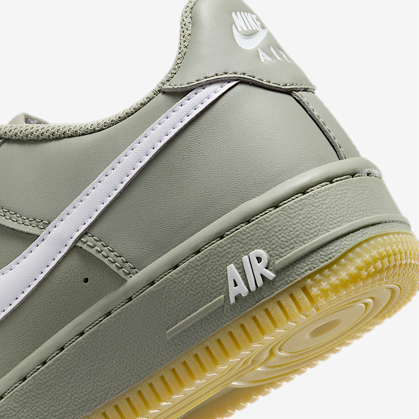 Nike Air Force 1 LV8 3
