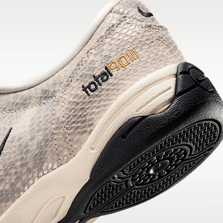 Nike Wmns Total 90 SE