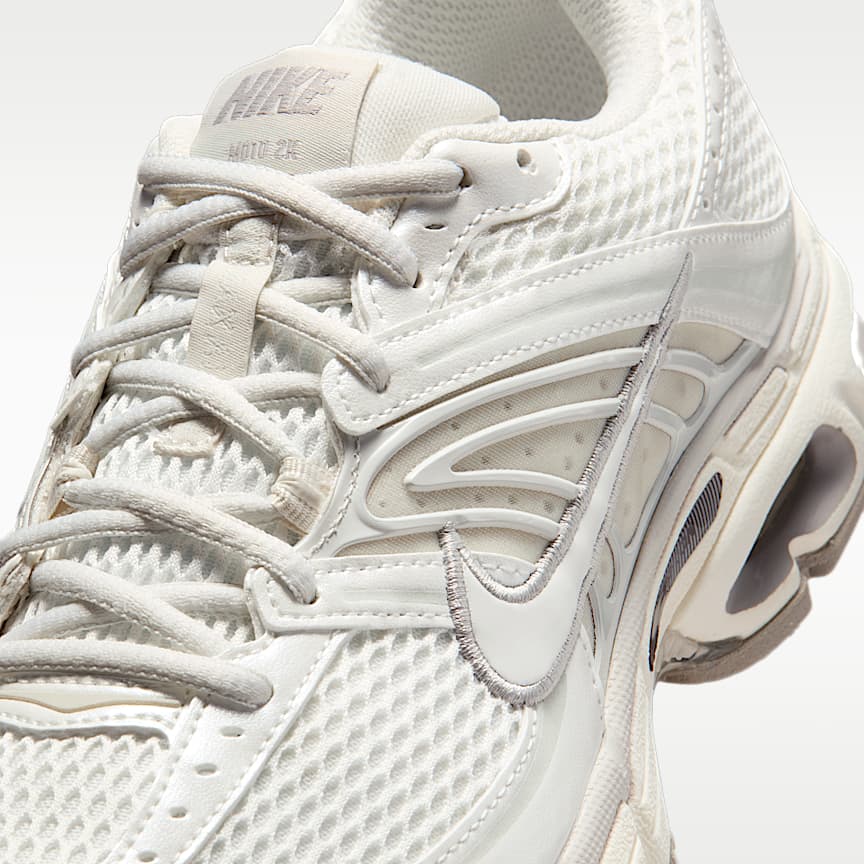 Nike Wmns Air Max Moto 2K Phantom/ Mtlc Summit Wht-Light Bone-Sail