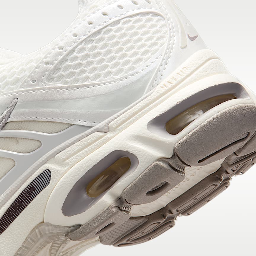 Nike Wmns Air Max Moto 2K Phantom/ Mtlc Summit Wht-Light Bone-Sail