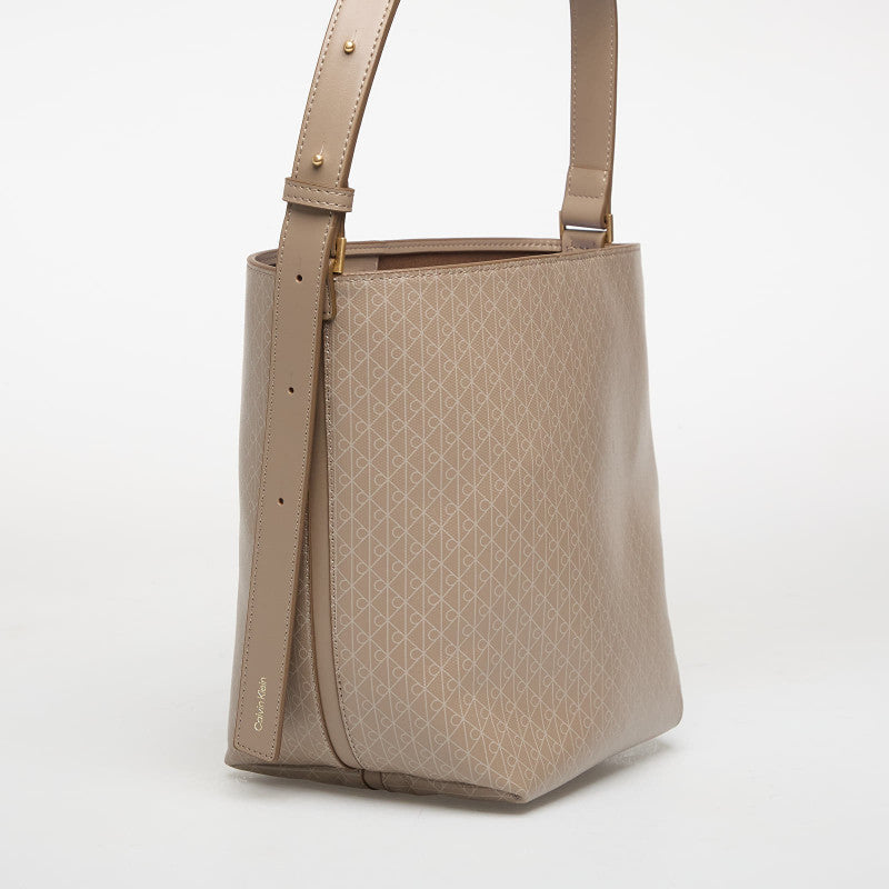 Calvin Klein Emblem Aop Medium Bucket Bag Desert Taupe