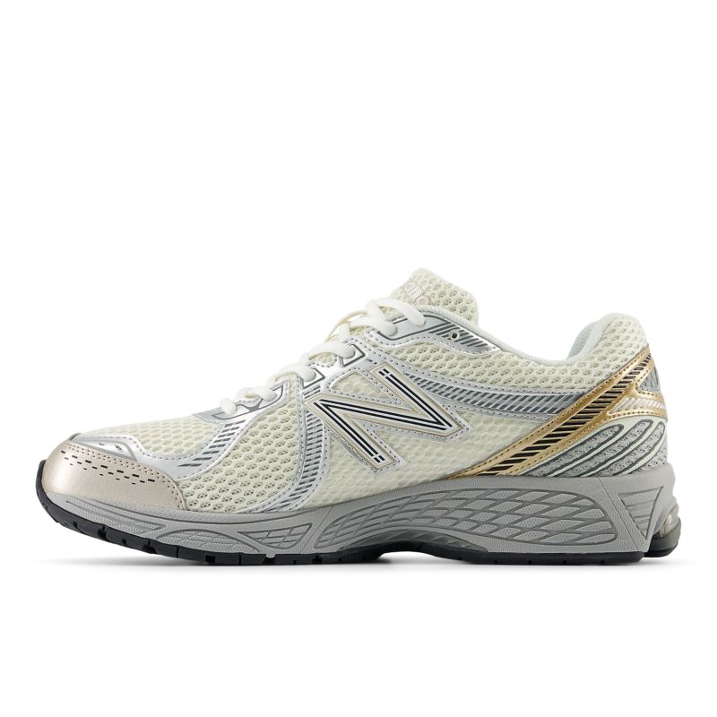 New Balance 860v2 860