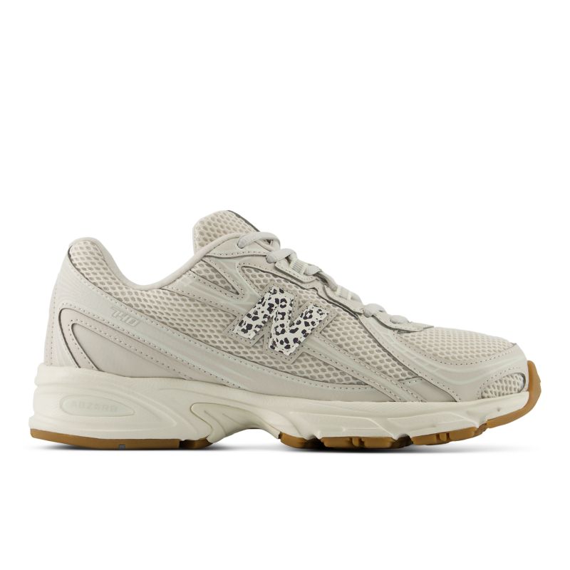 New Balance 740